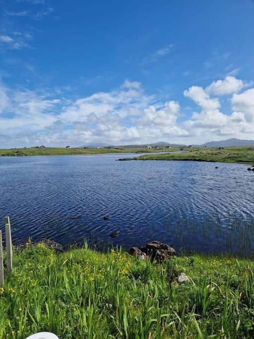 Villa Loch An Eilean Pod Isle Of South Uist à Pollachara Extérieur photo