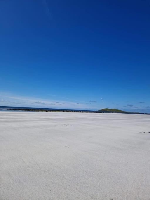 Villa Loch An Eilean Pod Isle Of South Uist à Pollachara Extérieur photo