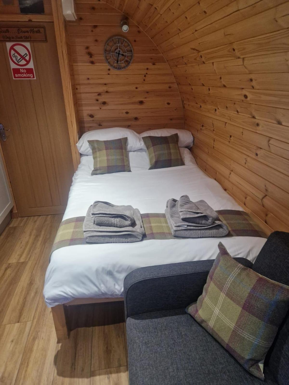 Villa Loch An Eilean Pod Isle Of South Uist à Pollachara Extérieur photo